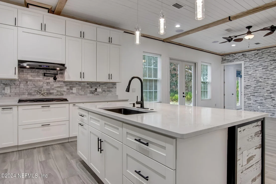 Photo of 574 W RIVER Road