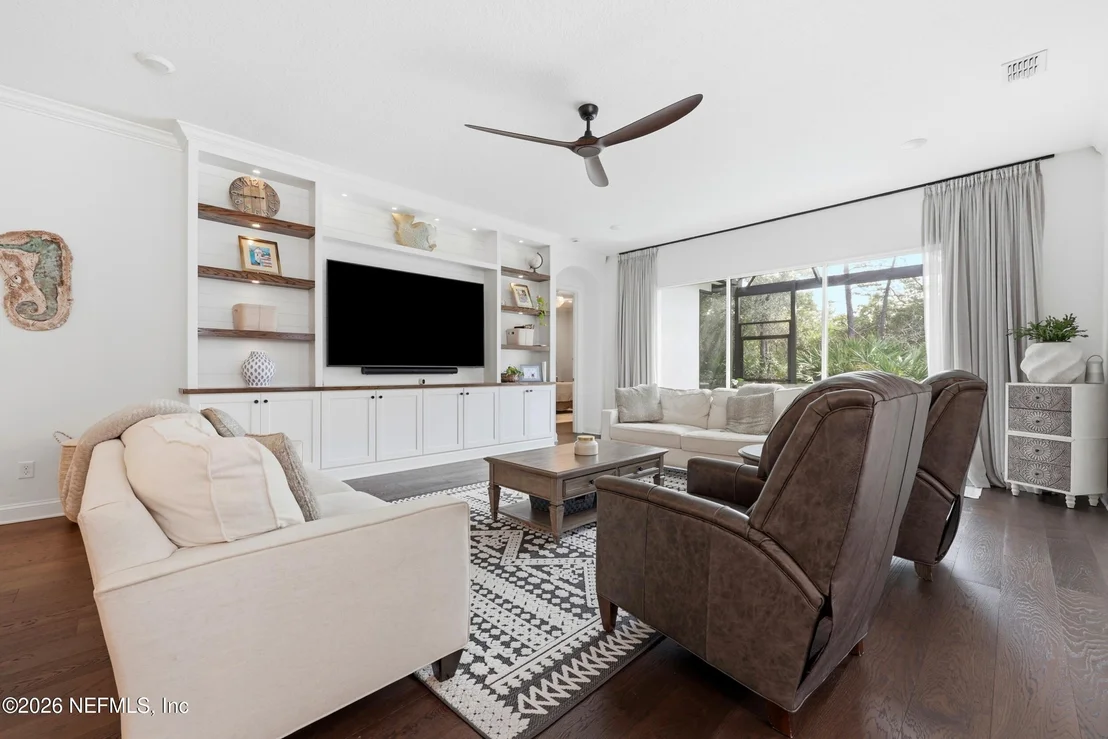 Photo of 383 MEDIO Drive