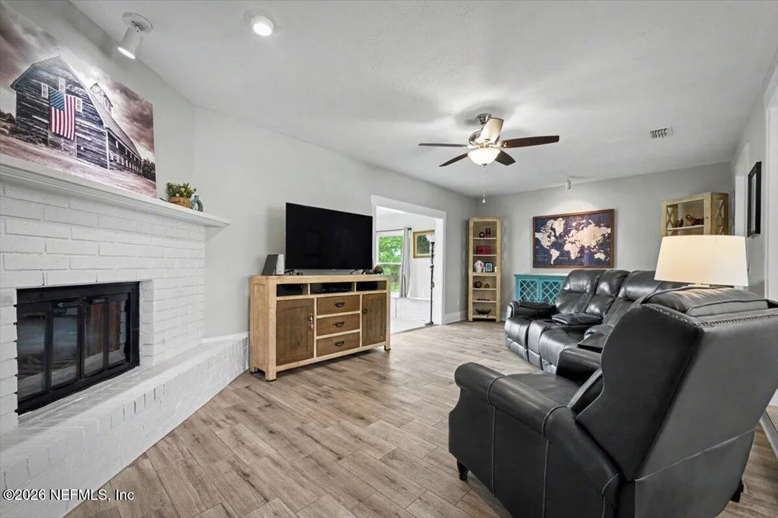 Photo of 1102 MEADOW Drive