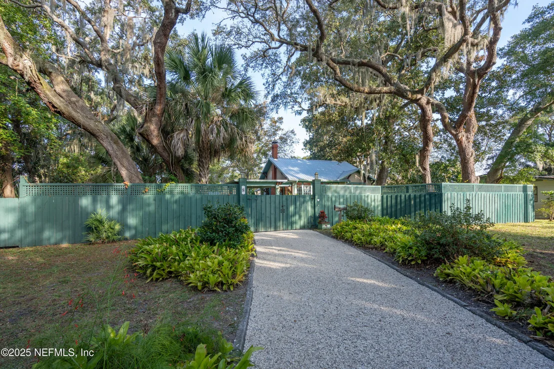 Photo of 8 PARK Avenue