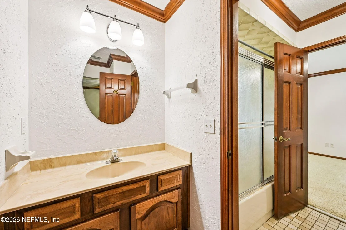 Photo of 331 OAK Drive S