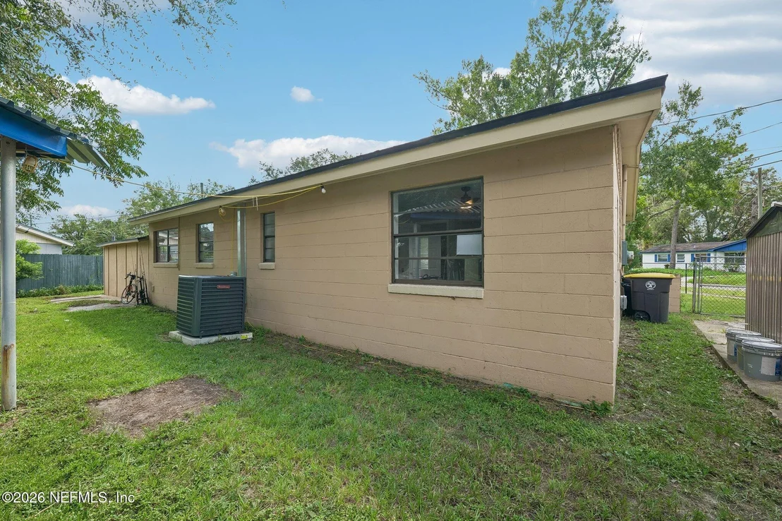 Photo of 5121 DUNSTAN Road