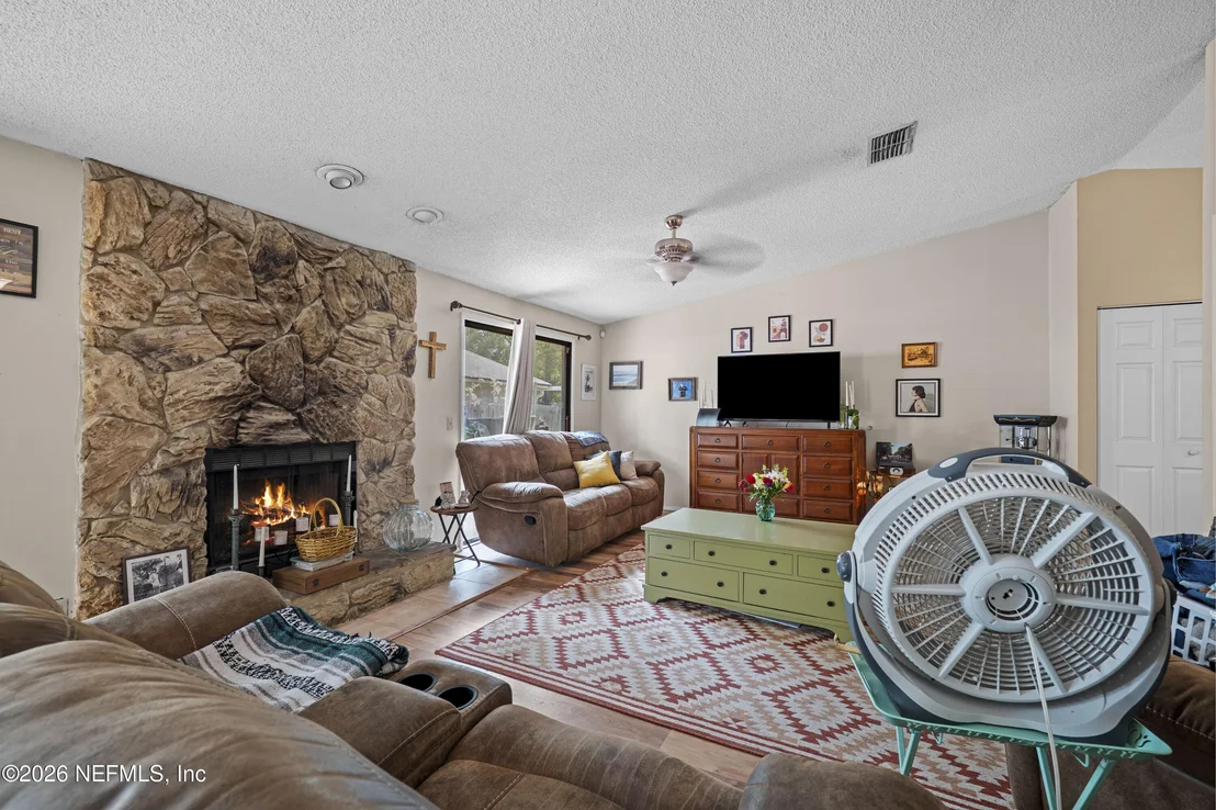 Photo of 4208 QUEENSWAY Drive