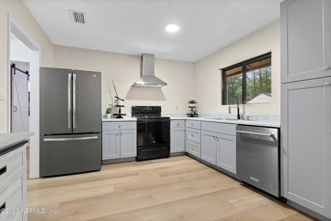Photo of 1489 SATSUMA Road