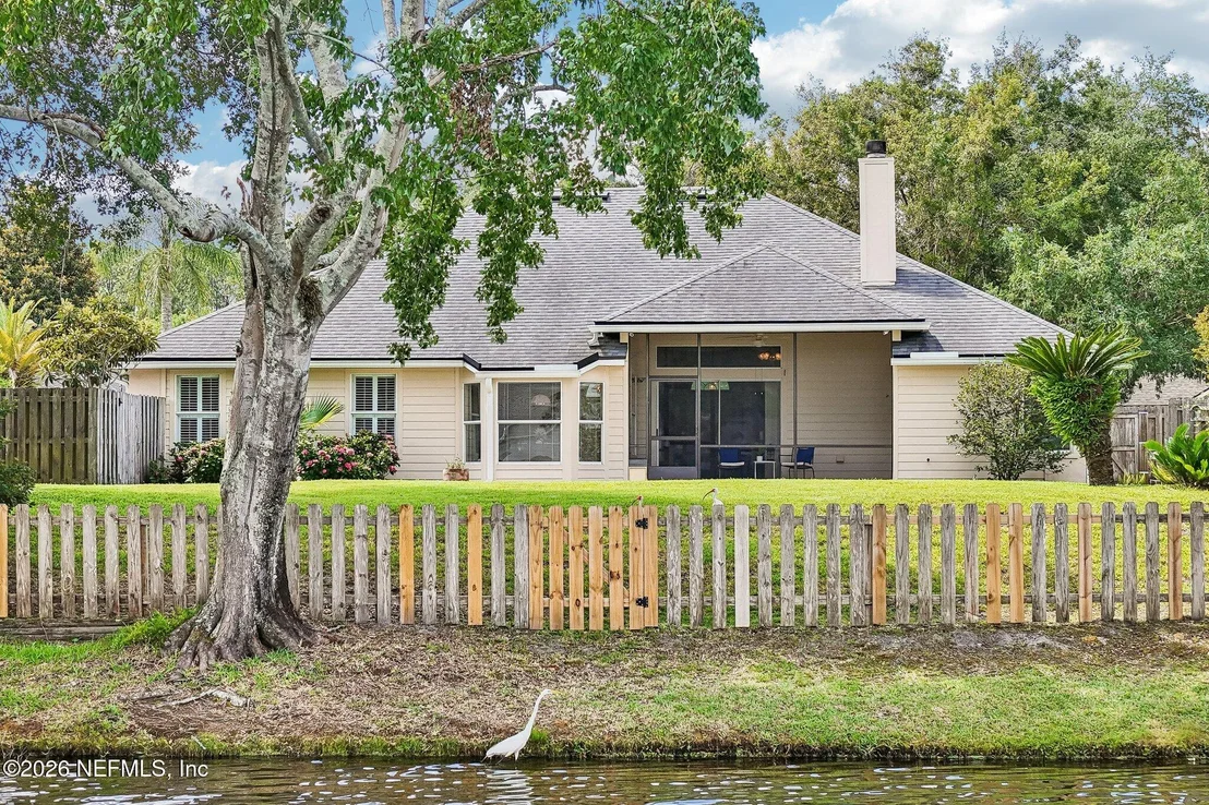 Photo of 372 MAPLEWOOD Drive