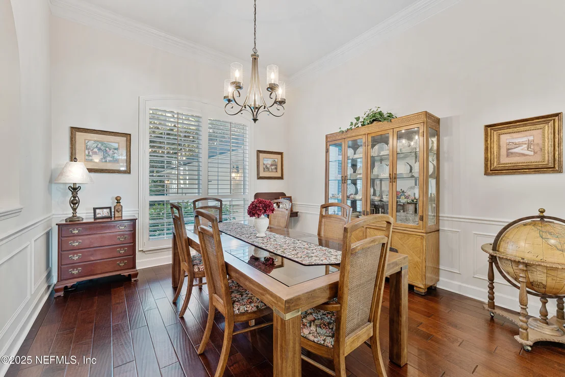 Photo of 686 FREDERIC Drive