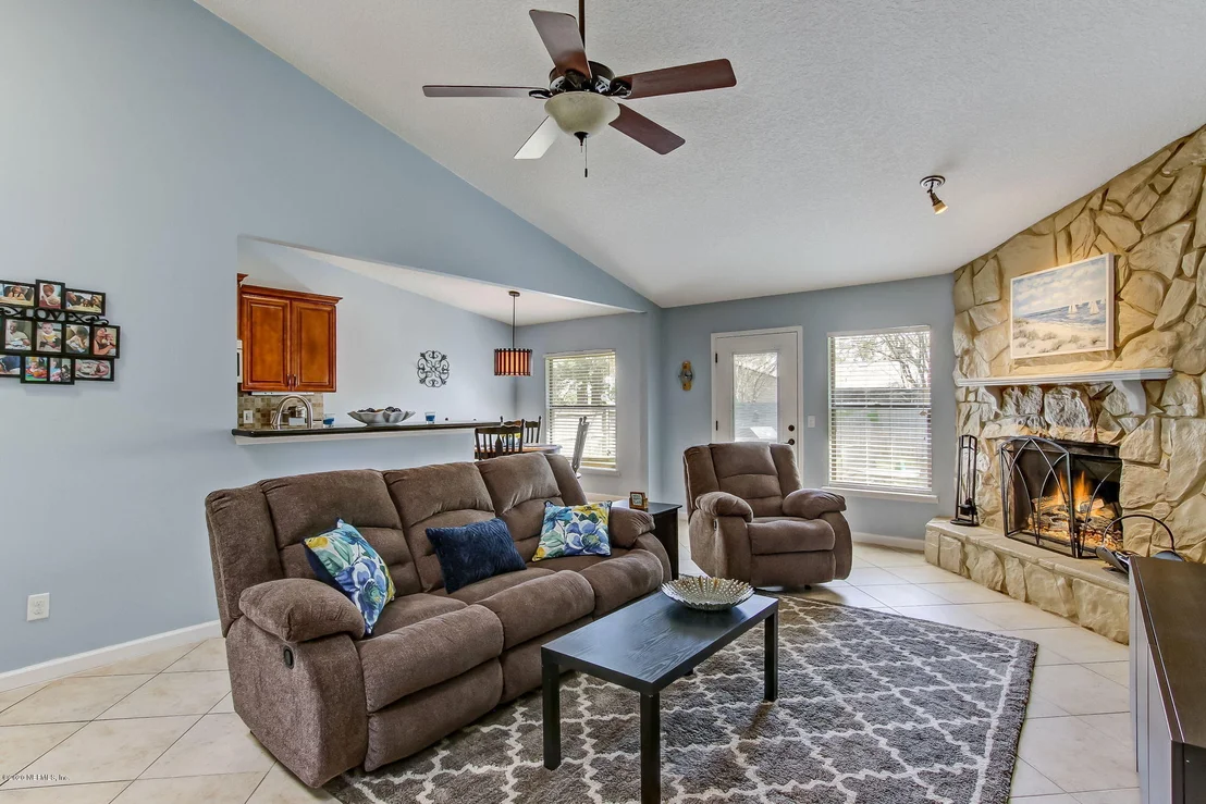 Photo of 3143 ROUNDHAM Lane