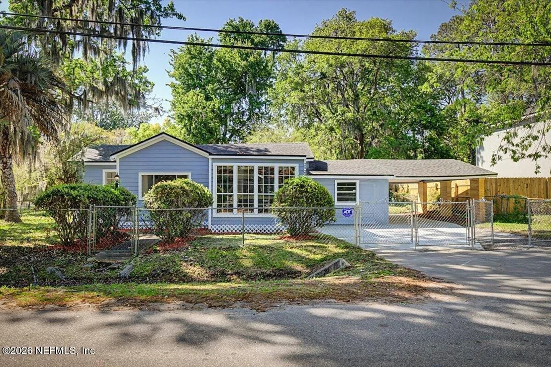 Photo of 2520 LARSEN Road