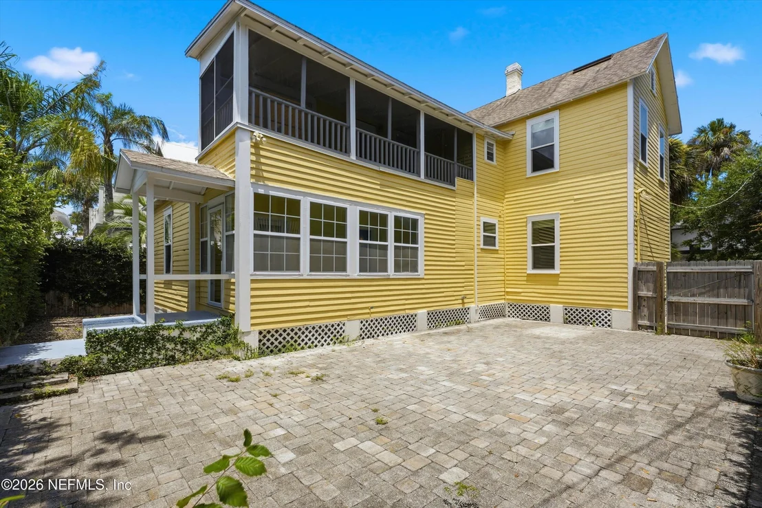 Photo of 348 CHARLOTTE Street