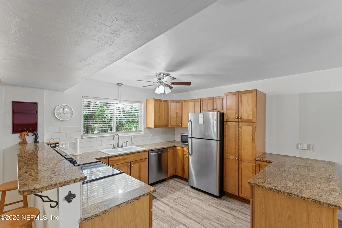 Photo of 303 SE 3RD Avenue