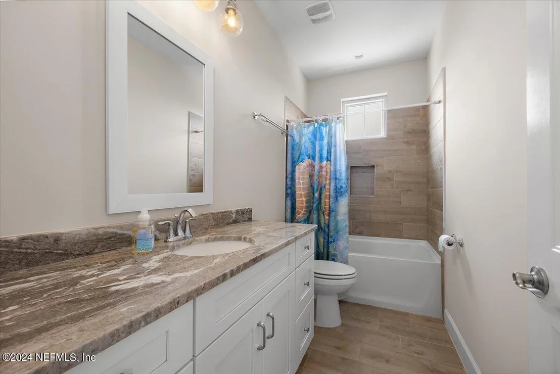 Photo of 92 OCEANVIEW Drive
