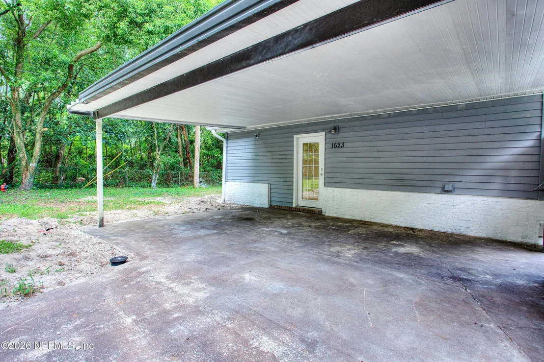 Photo of 1623 WEST Road