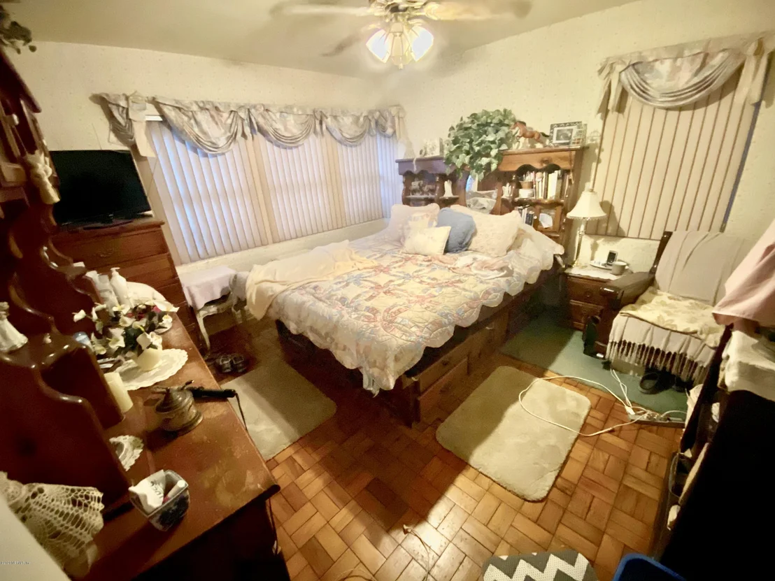 Photo of 826 LEAFY Lane