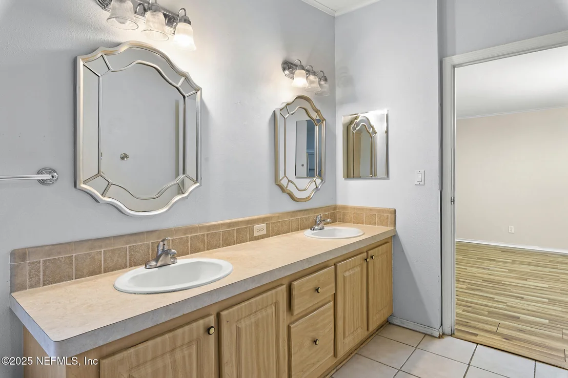 Photo of 324 SHADY OAK Circle