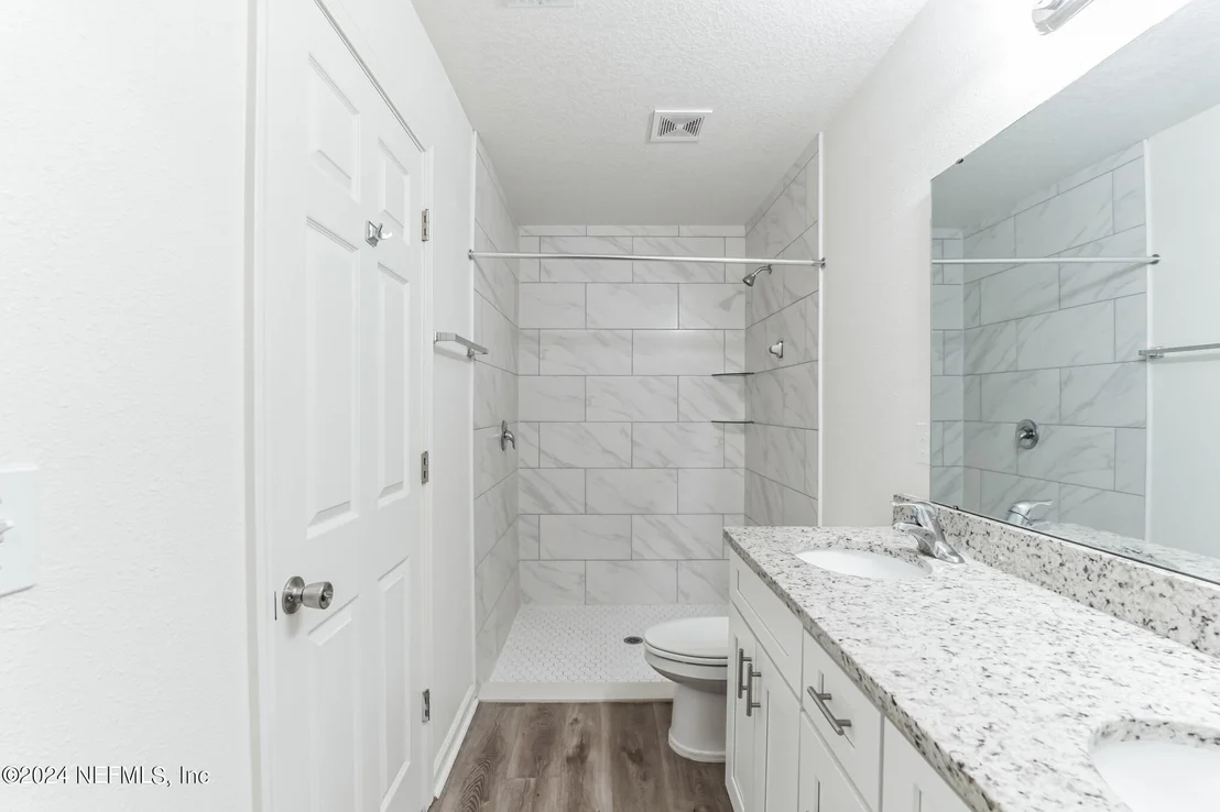 Photo of 908 W 9TH Street