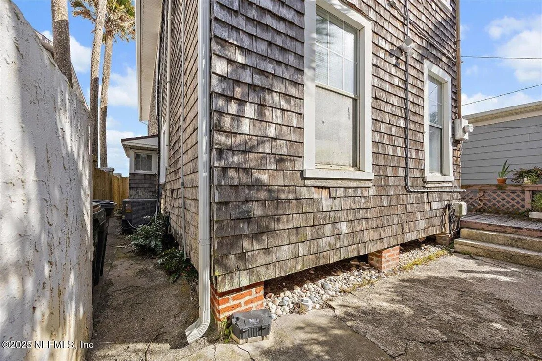 Photo of 517 BEACH Avenue