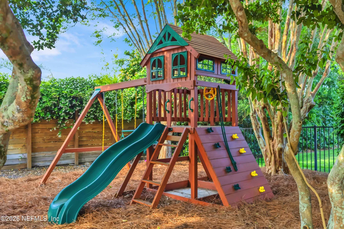Photo of 33 CORONA Road