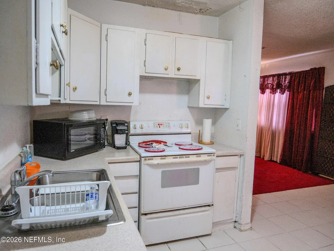 Photo of 8513 OAK LEAF Road