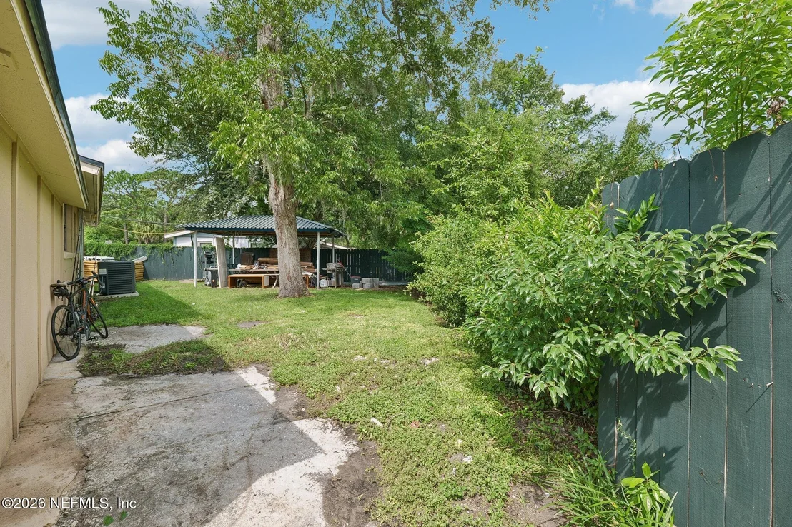 Photo of 5121 DUNSTAN Road