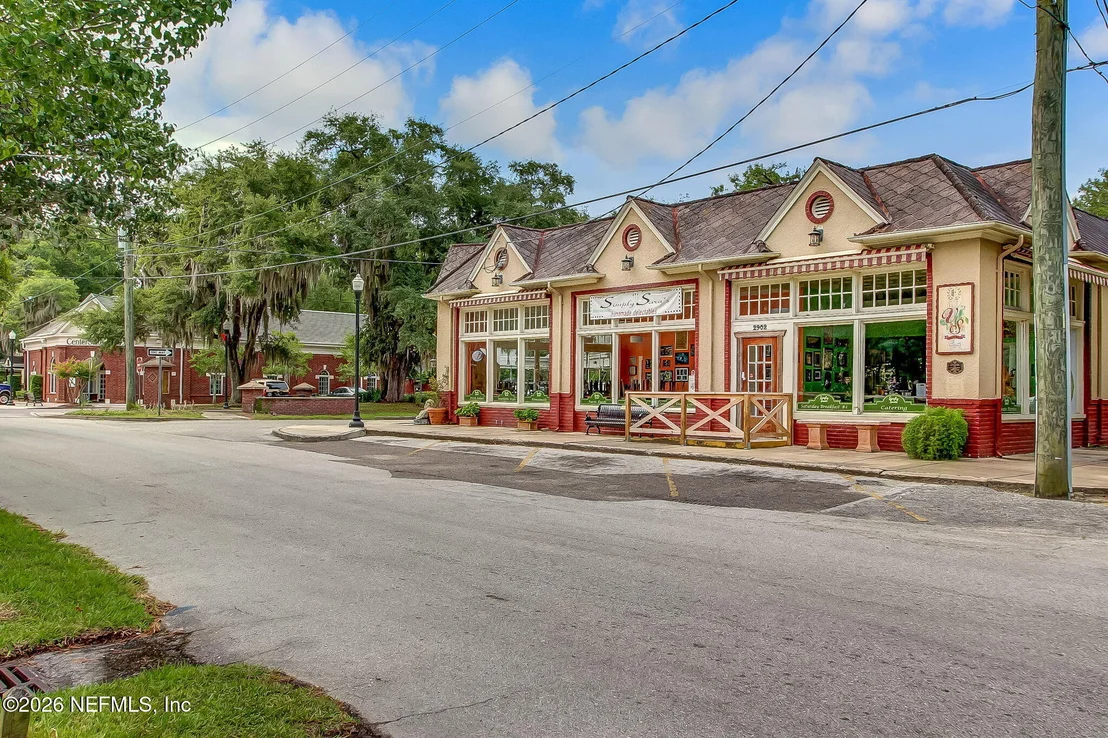 Photo of 4844 ALGONQUIN Avenue