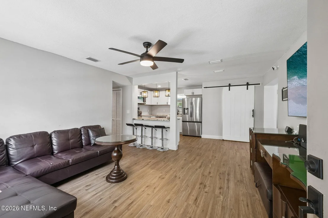 Photo of 5121 DUNSTAN Road
