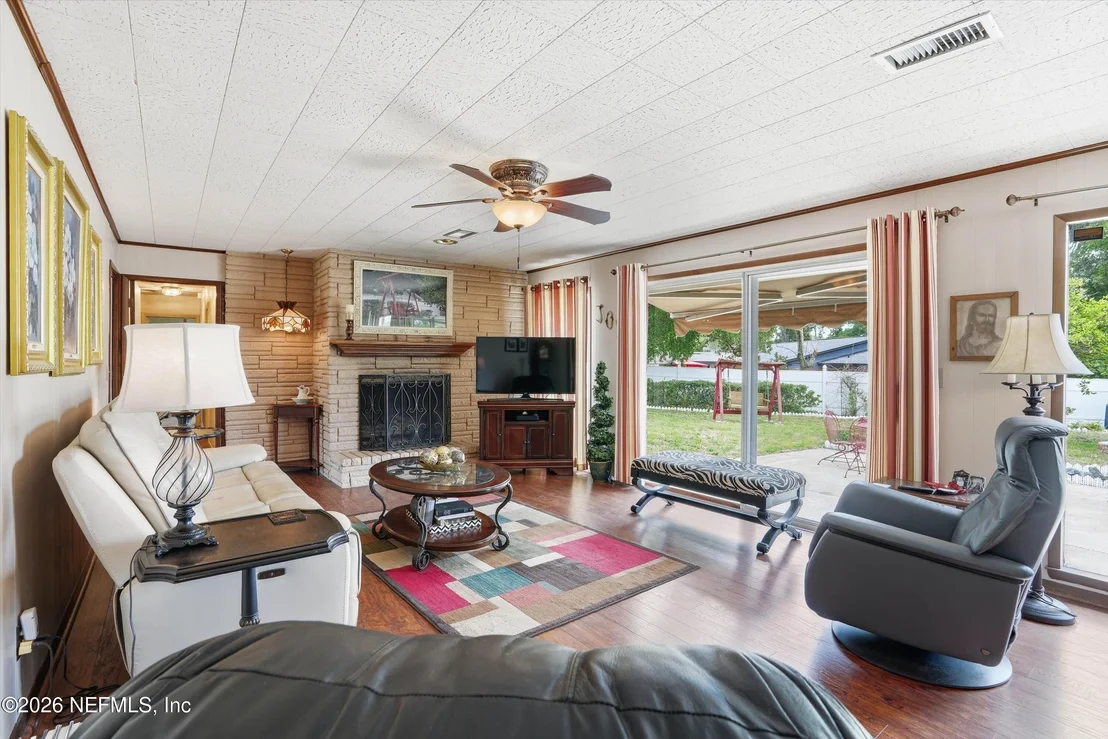 Photo of 1884 PARKCREST Drive