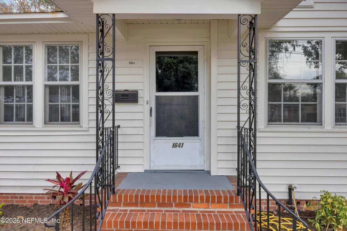 Photo of 1641 CHARON Road