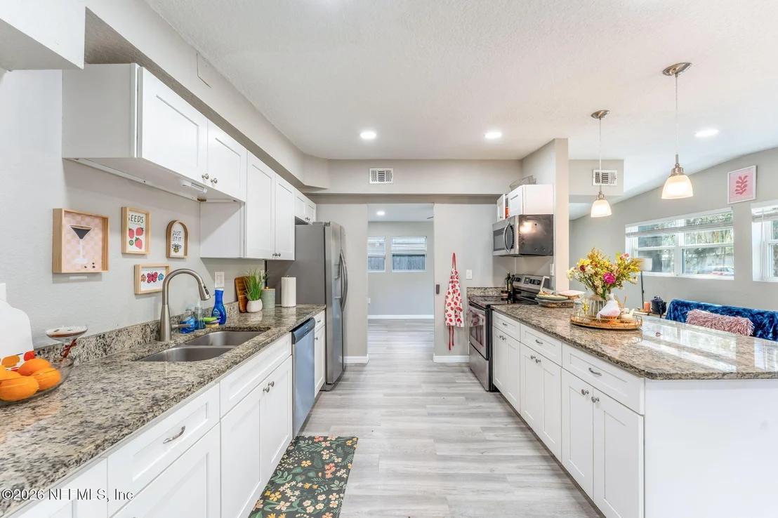 Photo of 7541 MAYAPPLE Road