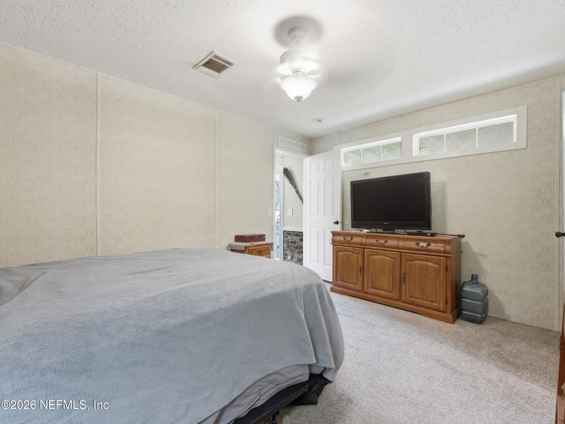 Photo of 100 BOSTWICK Lane
