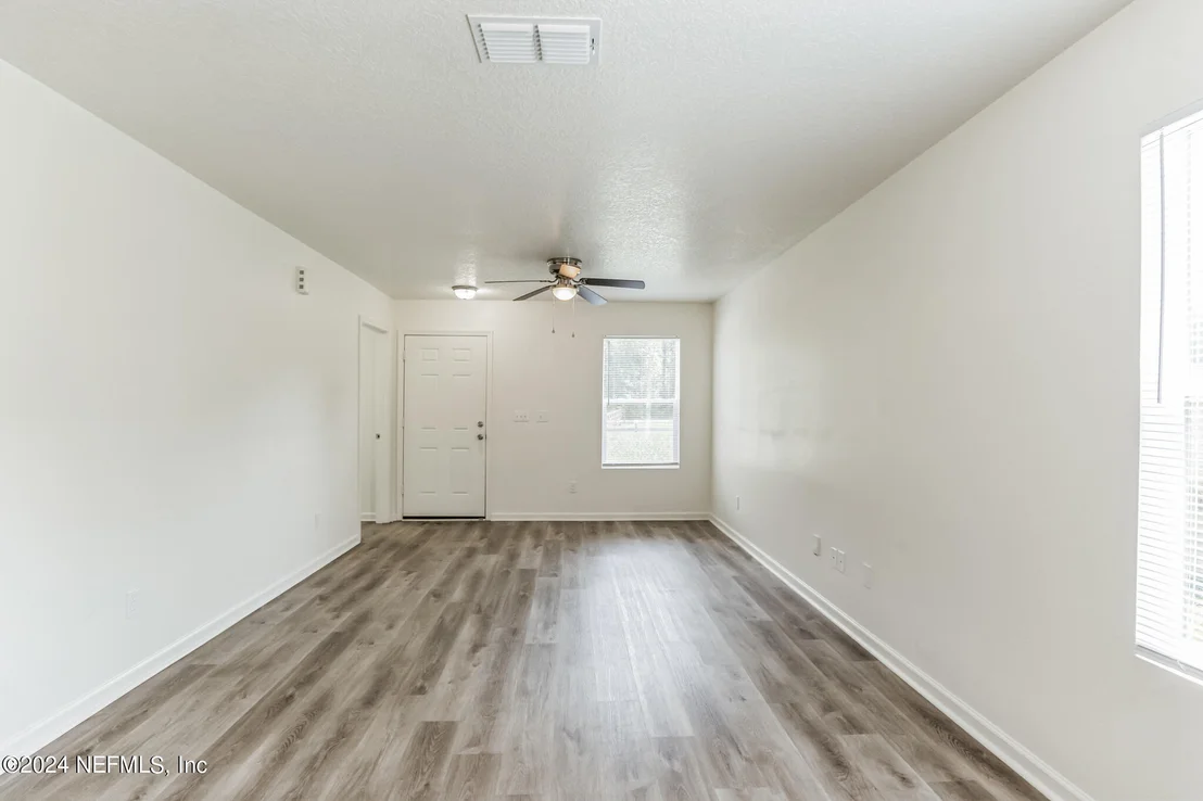 Photo of 908 W 9TH Street