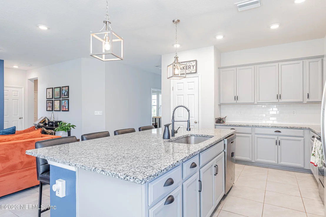 Photo of Unit 6 at 12056 BRIDGEHAMPTON Road
