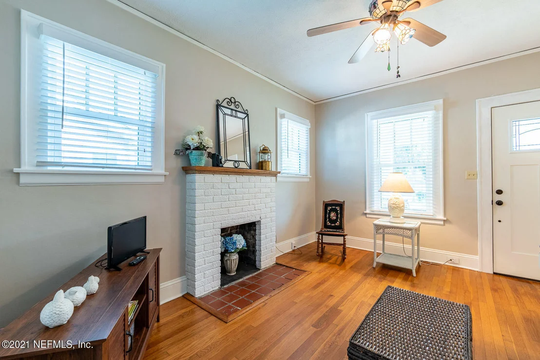 Photo of 4443 BEVERLY Avenue