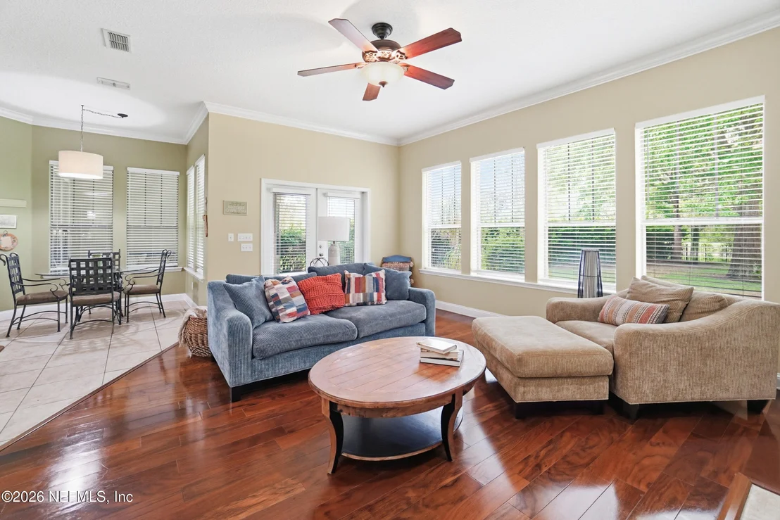 Photo of 907 BROOKHAVEN Drive