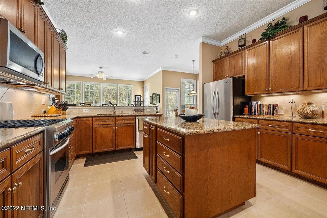 Photo of 816 EAGLE POINT Drive
