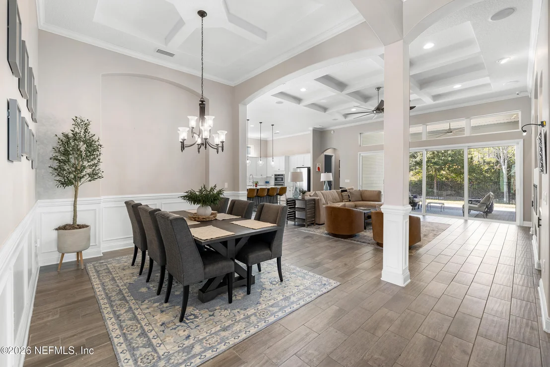 Photo of 447 GLENNEYRE Circle