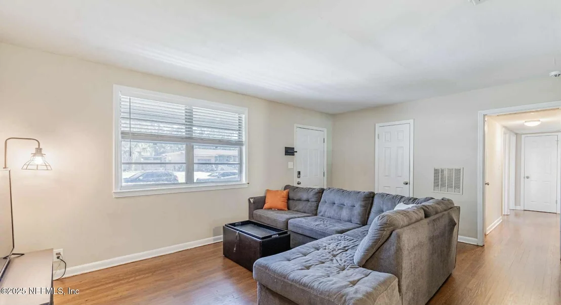 Photo of 7304 MIDWAY Road