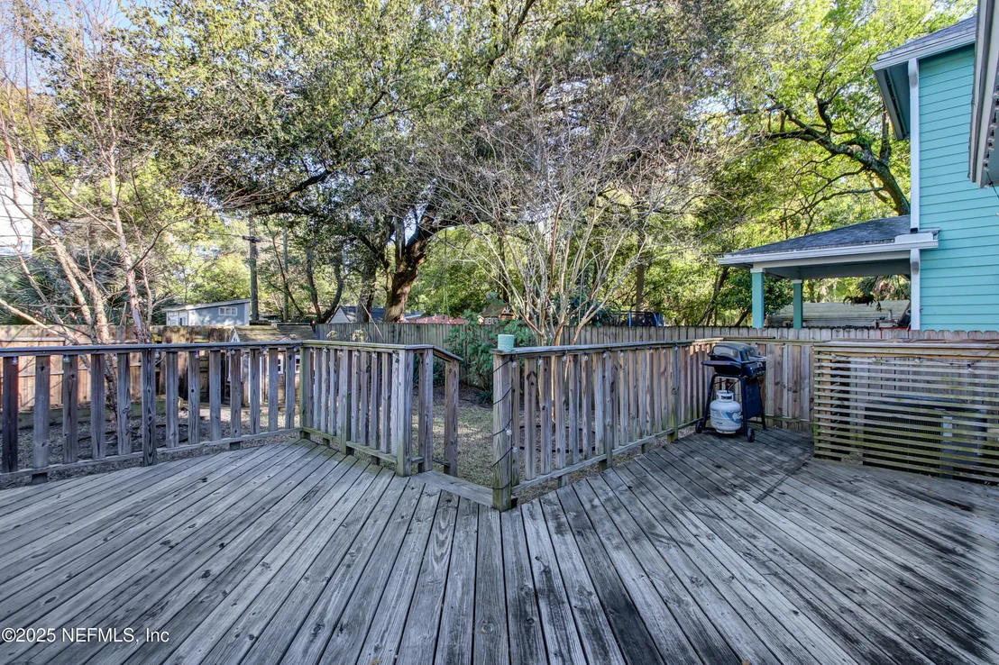 Photo of 1245 WALNUT Street