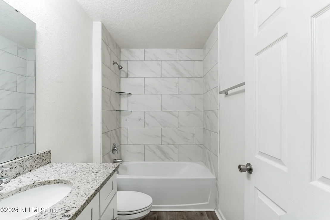Photo of 908 W 9TH Street