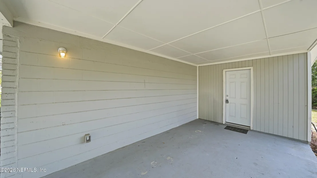 Photo of 586 MADEIRA Drive