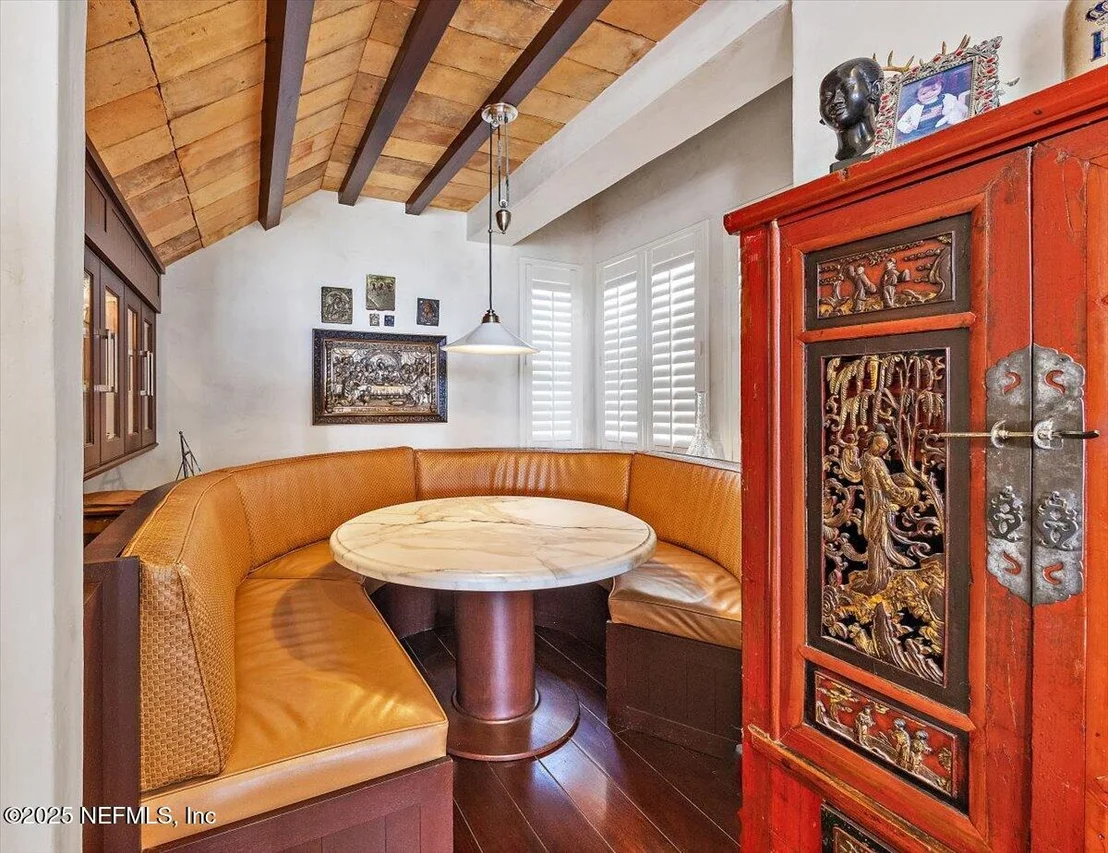 Photo of 1515 BEACH Avenue