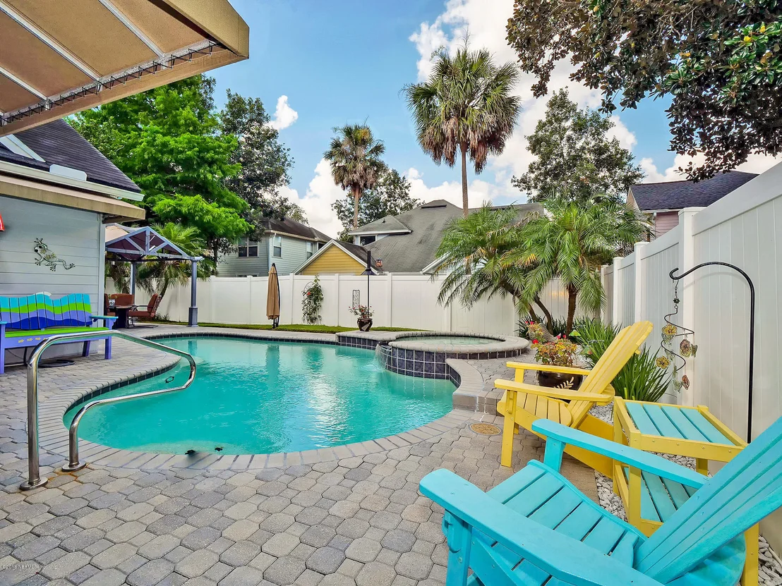 Photo of 1480 LAUREL Way
