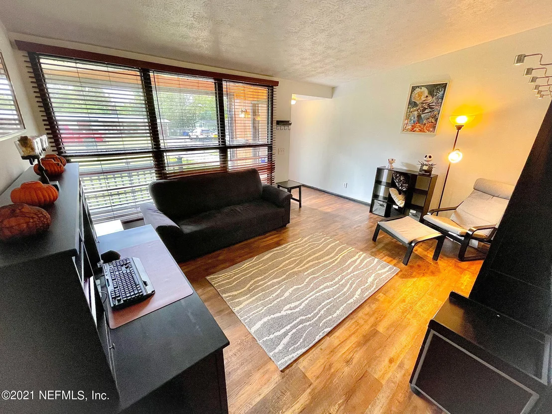 Photo of 303 RIO Road