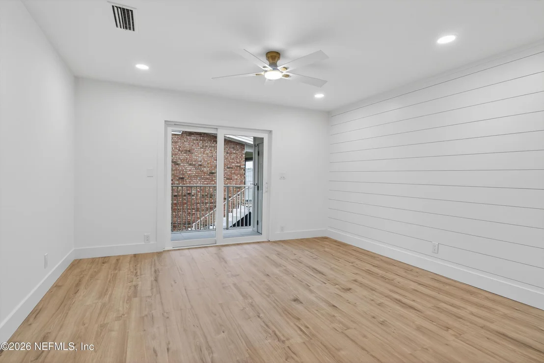 Photo of Unit 7B at 83 COMARES Avenue