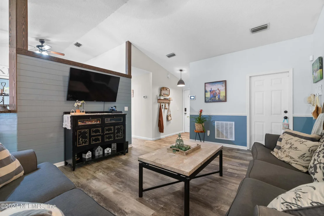 Photo of 2592 MYRTLE Loop