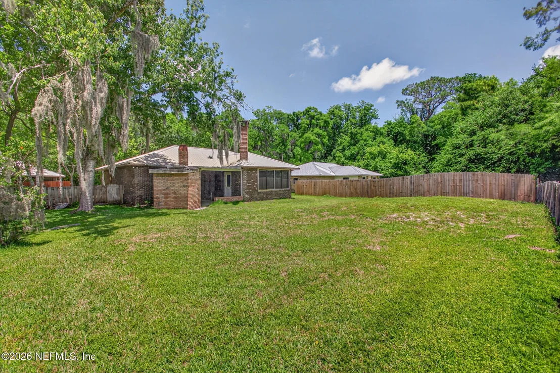 Photo of 407 POMONT Avenue