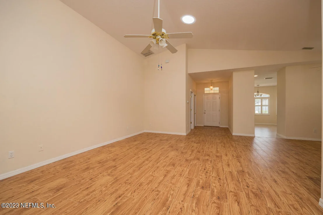 Photo of 601 KNOLLWOOD Lane