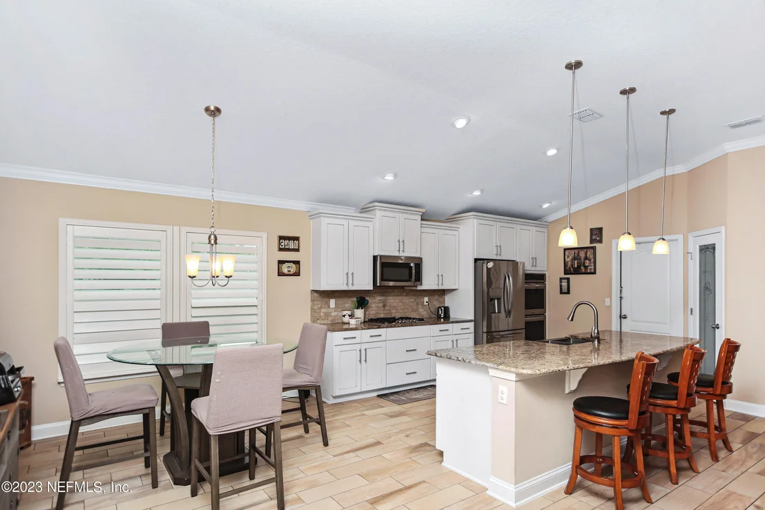 Photo of 140 CEDARSTONE Way