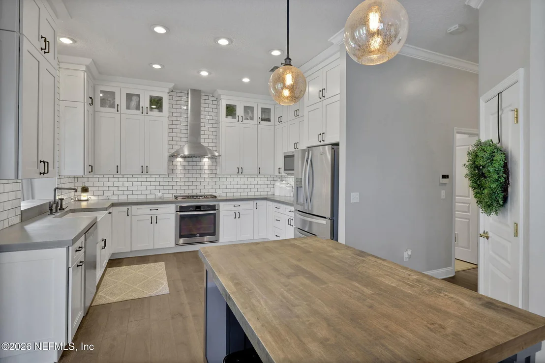 Photo of 1005 MEADOW VIEW Lane