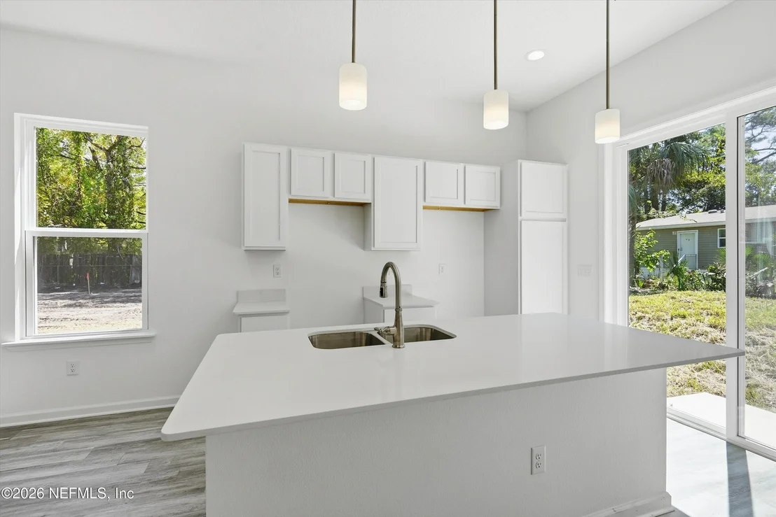 Photo of 863 W 6TH Street