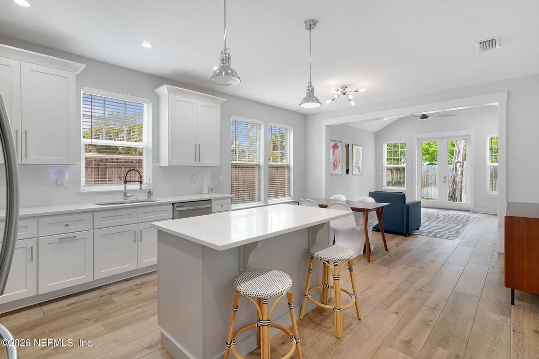 Photo of 5 SOLANO Avenue